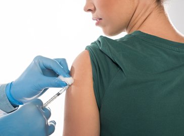 Foto von Mädchen bei der HPV-Impfung