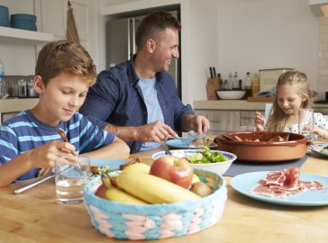 Foto von Familie beim Essen