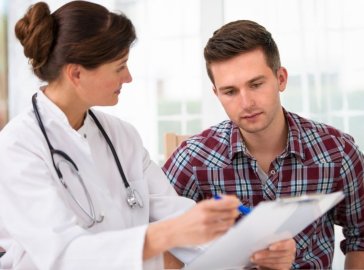 Foto von Ärztin und Patient